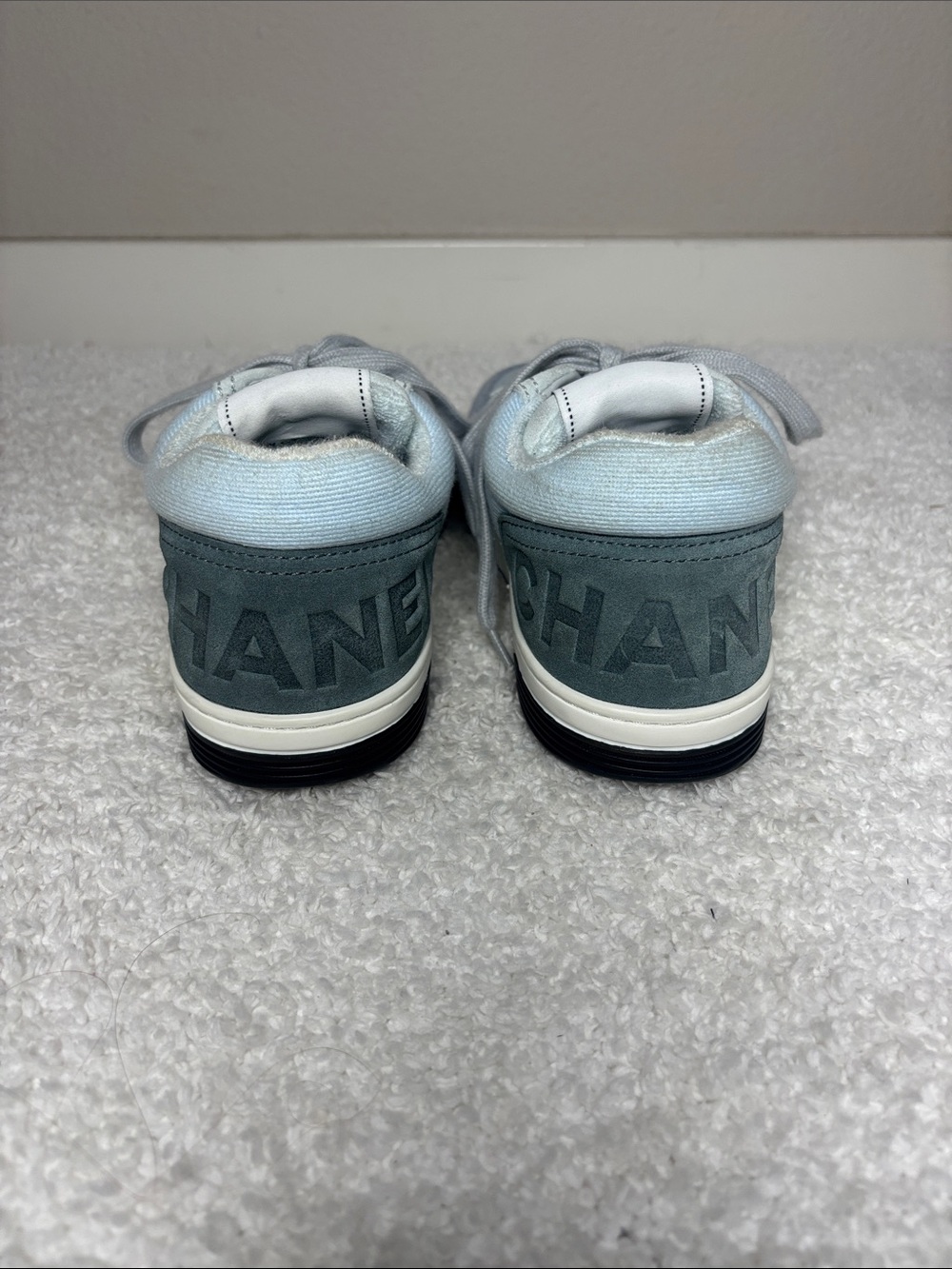 CHANEL authentic 2022 spring/summer Light Blue/Gray women’s 7.5 Low-Top Sneakers - Picture 6 of 7